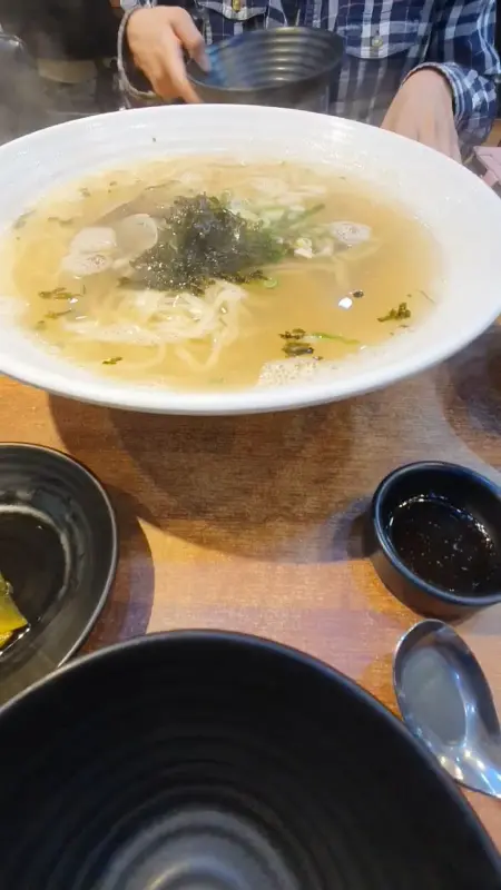 푸짐한 해물바지락칼국수 한 상