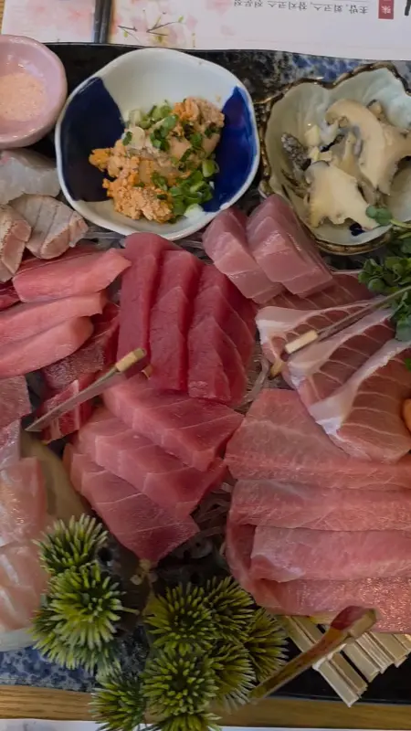 참치회와 해산물 모듬