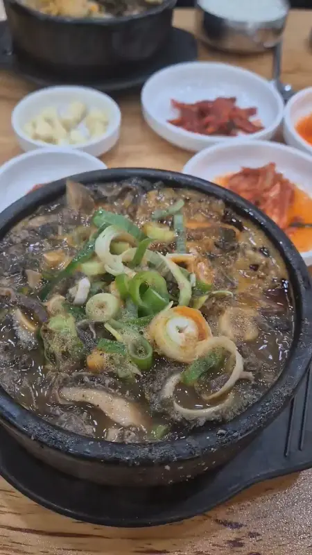 얼큰한 해장국 국물