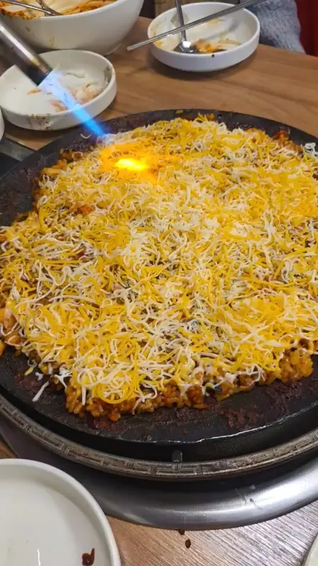 불맛을 더하는 토치 퍼포먼스