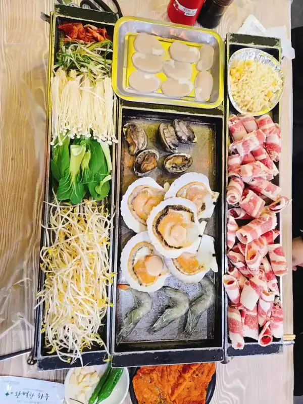 해물창고의 푸짐한 해물 한 상 차림