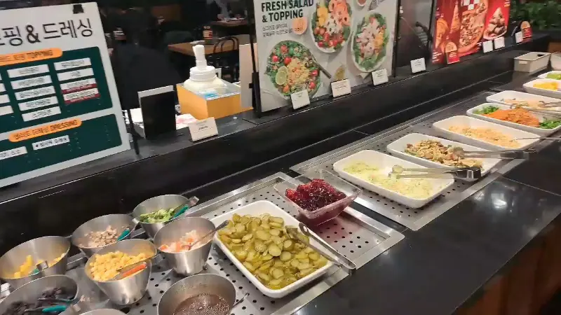 샐러드 바 전경