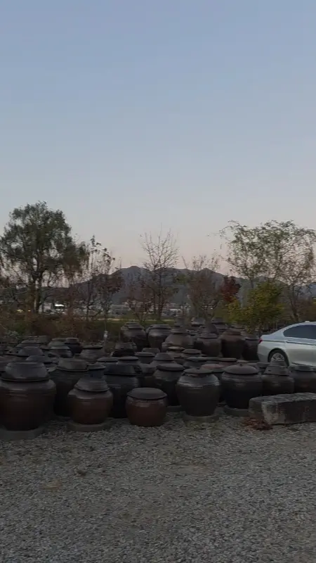 롱브릭스 외부 주차장