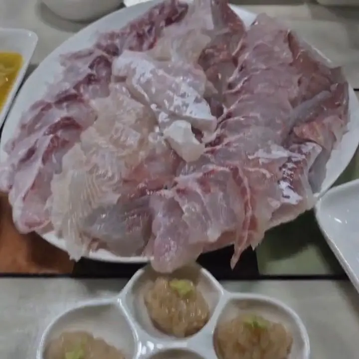 푸른바다횟집 방어 한상차림