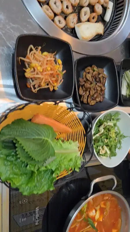 정갈하게 차려진 기본 찬