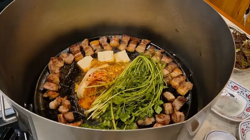 돌판 삼겹살 한상차림