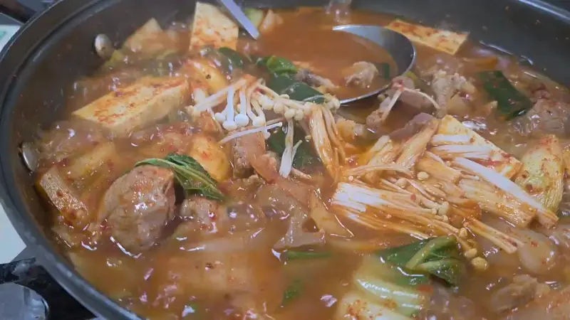 푸짐한 국물 짜글이 비주얼