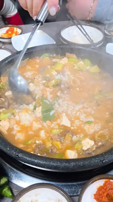 보글보글 끓는 된장찌개