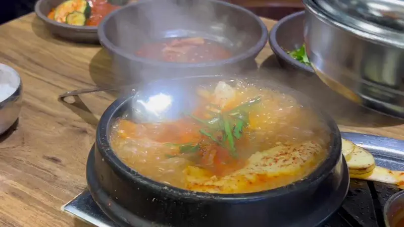 보글보글 끓는 김치찌개