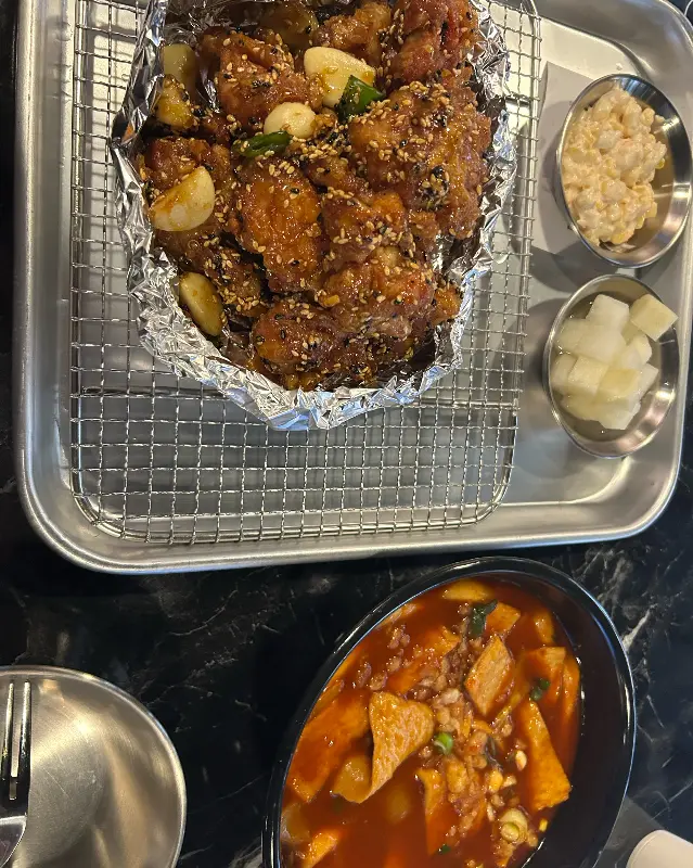 삼미통닭과 떡볶이의 환상적인 조합