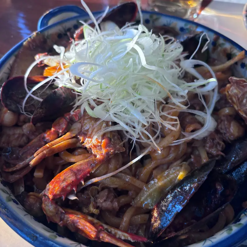 해산물이 듬뿍 들어간 해물 야끼우동