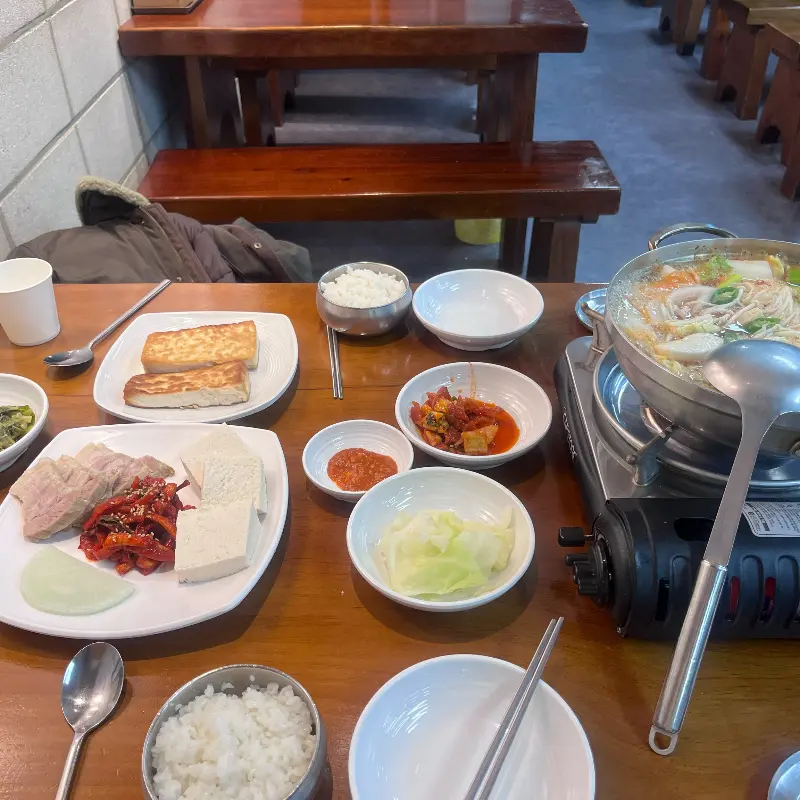 푸짐한 두부정식 한 상 차림