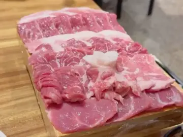 줄 서서 먹는 보람이 있네! 서귀포 올레시장 특수부위 끝판왕 뽈살집, 제주 미친 맛집 인정