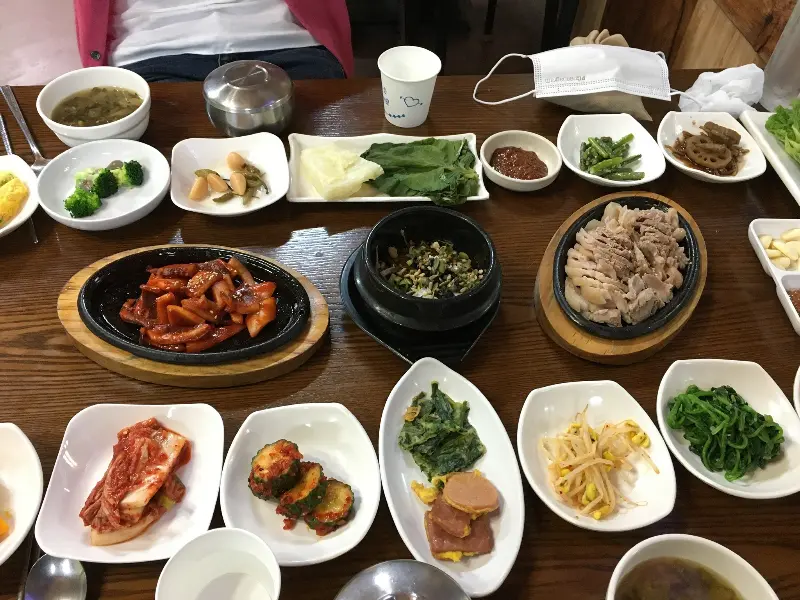 우렁쌈밥 정식 한 상