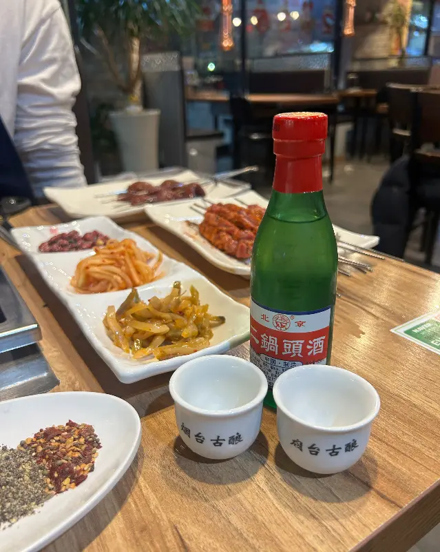 유가네 양꼬치의 푸짐한 한 상 차림