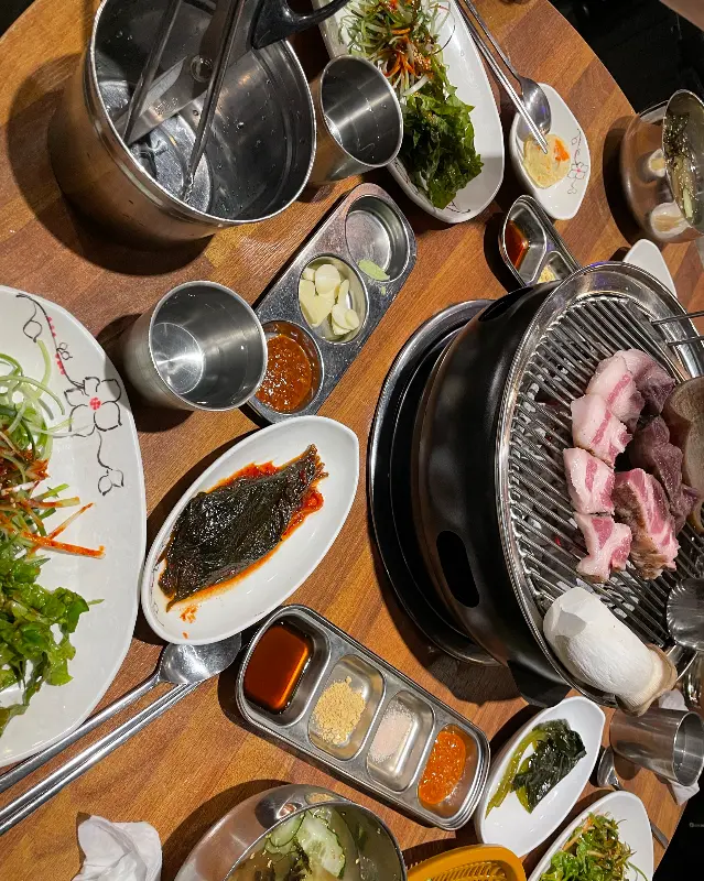 돌담위에 흑돼지 한상차림