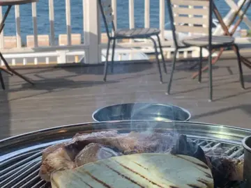 애월 바다뷰 맛집, 돌담위에 흑돼지! 인생 고기 맛에 정신 Out!