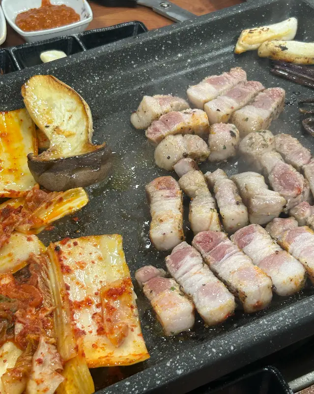 불판 위의 고기