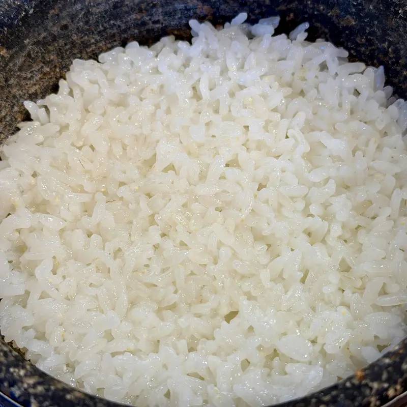 윤기가 흐르는 솥밥