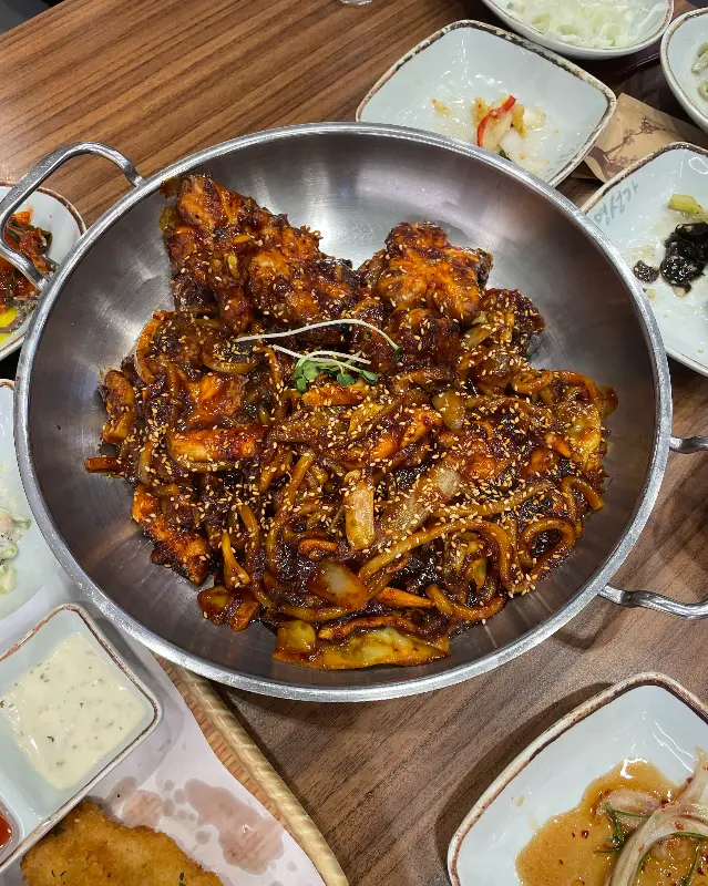 윤기가 흐르는 아구 불고기