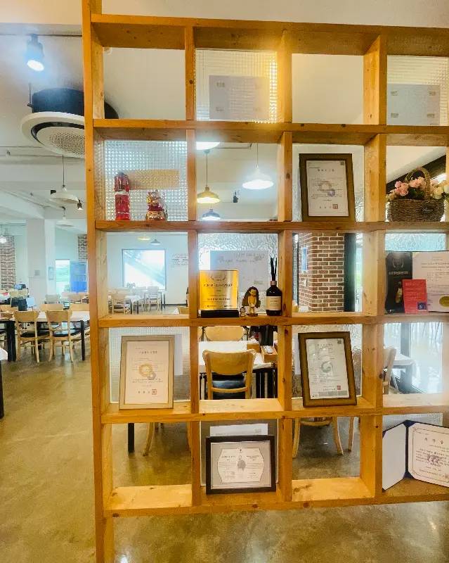 깔끔한 식당 내부