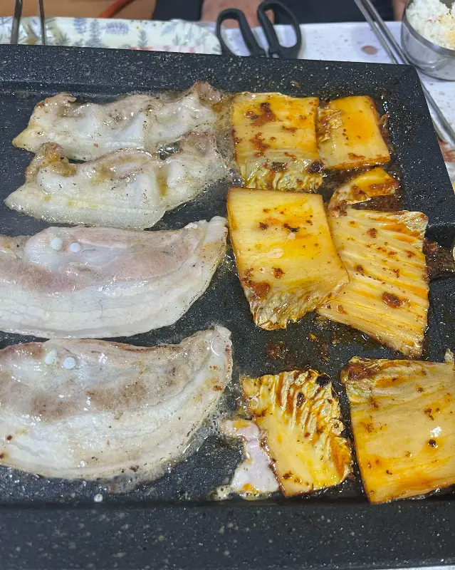 대패삼겹살과 구운 김치