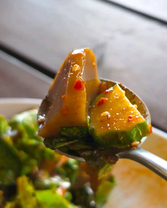 탱글탱글한 도토리묵 한 입