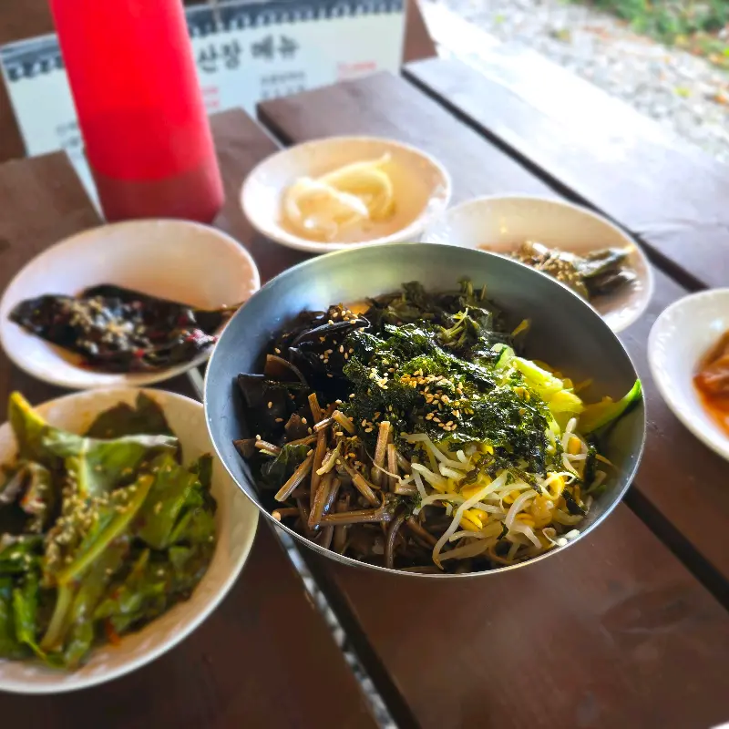 계곡산장 외부 테이블