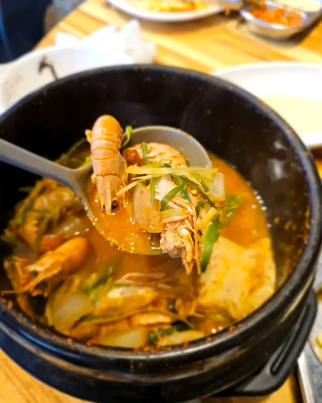 돌담위에 흑돼지 밑반찬 모듬