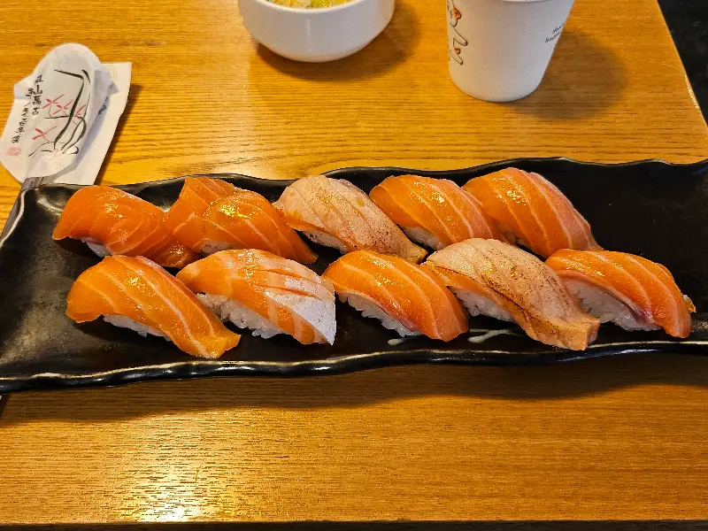 싱싱한 연어 초밥