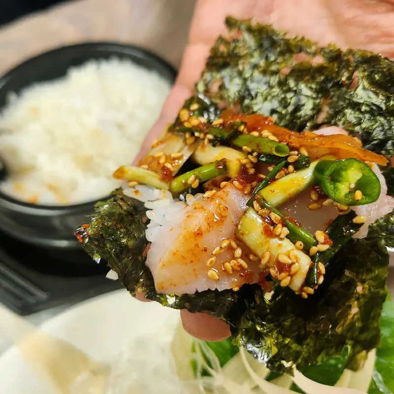 김, 밥, 삼치회의 환상적인 조합