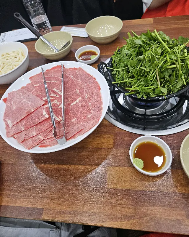 샤브샤브용 소고기와 칼국수 면