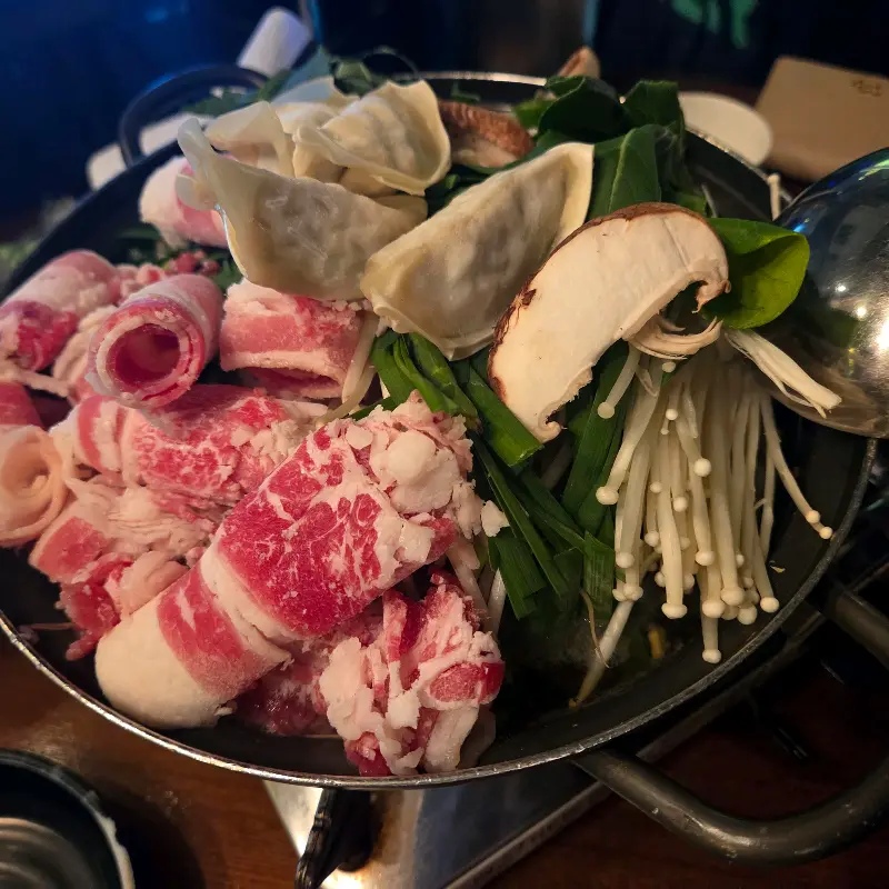 전골 속 재료들