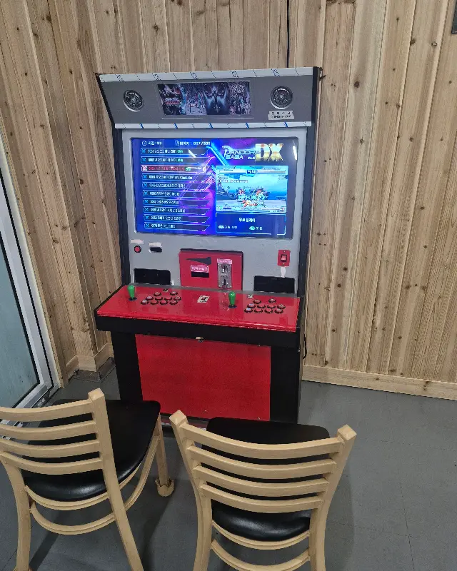 매장 한켠에 마련된 오락기