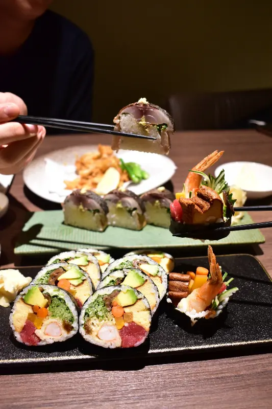 다양한 스시를 맛볼 수 있는 스시도쿠 더성수