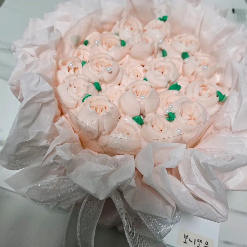 꽃다발을 연상시키는 아름다운 케이크