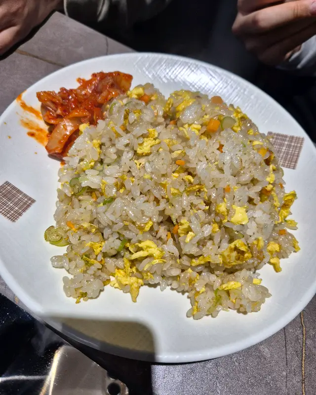 고슬고슬하게 볶아진 볶음밥