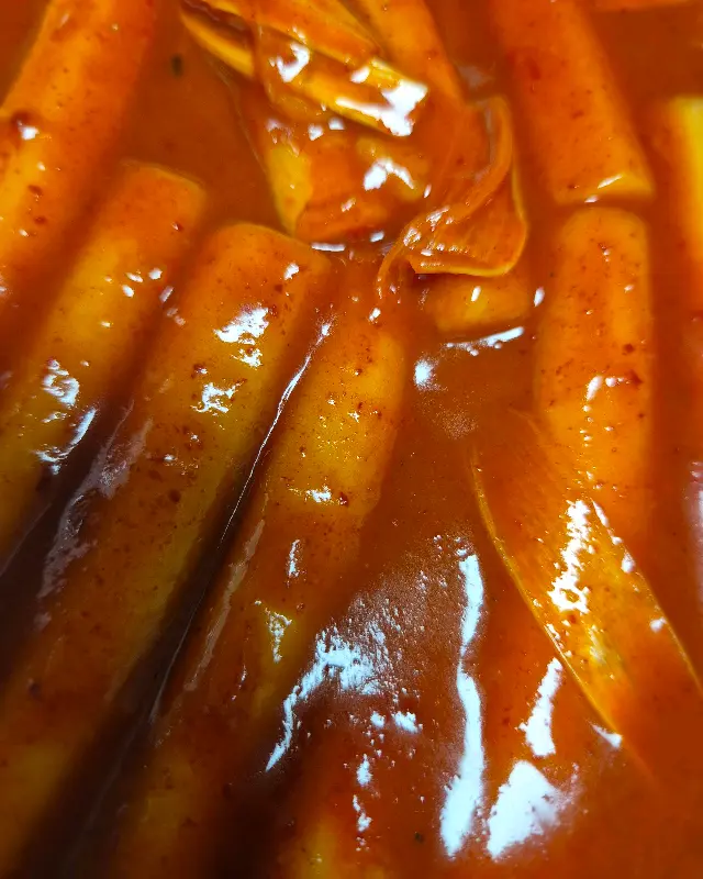 윤기가 좌르르 흐르는 떡볶이