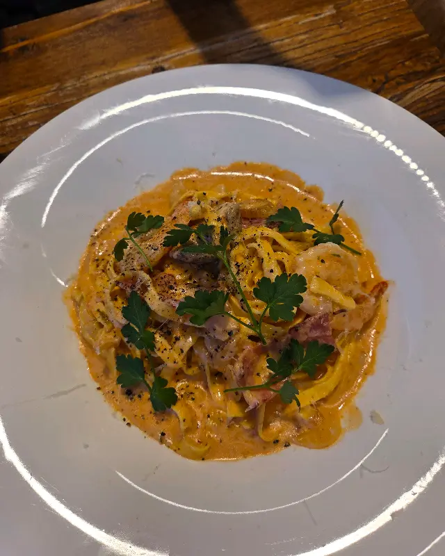 바질 페스토의 향긋함이 가득한 파스타