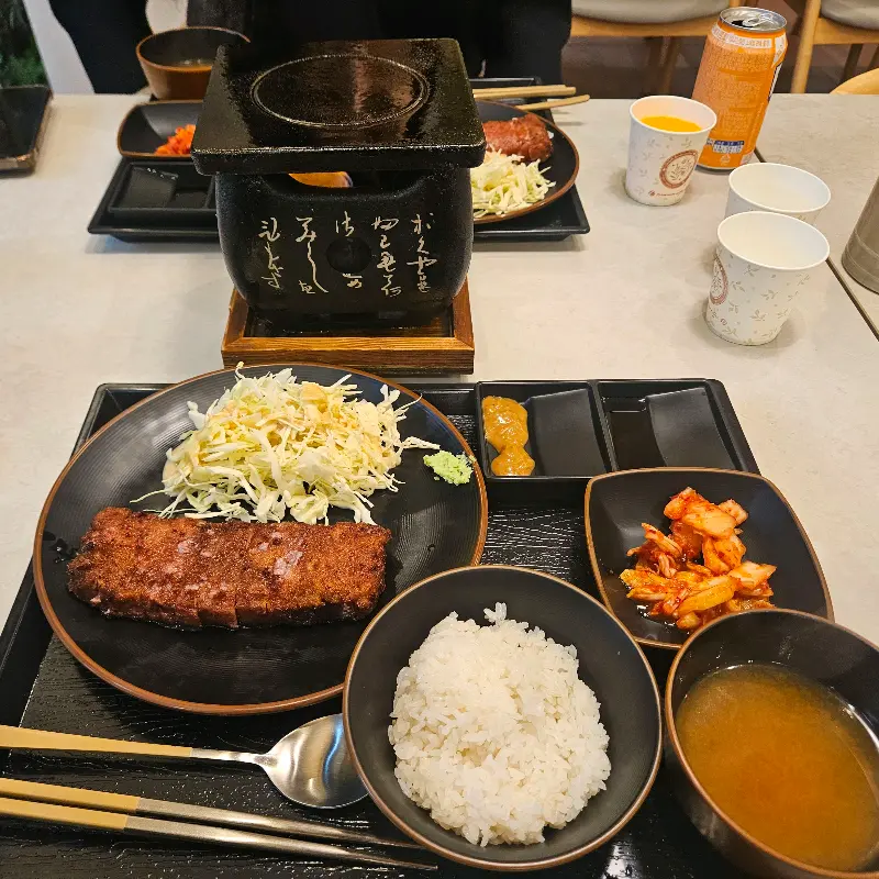 규카츠정식 한 상 차림