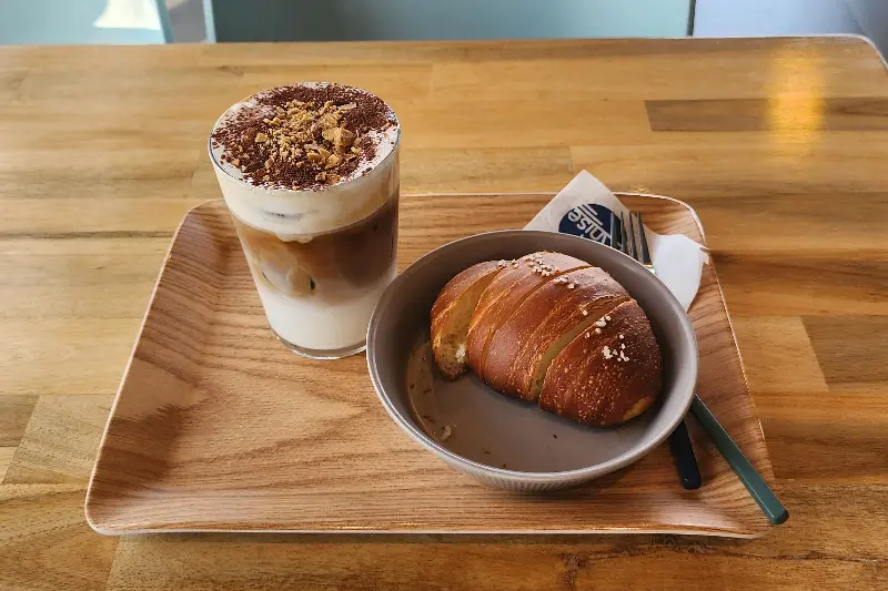 커피와 소금빵