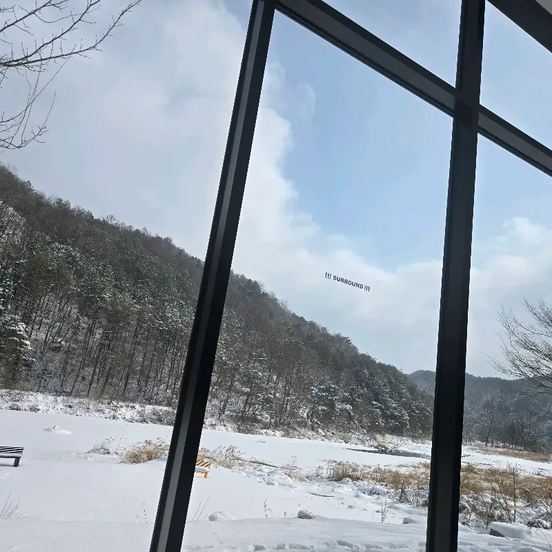 통창으로 보이는 설경