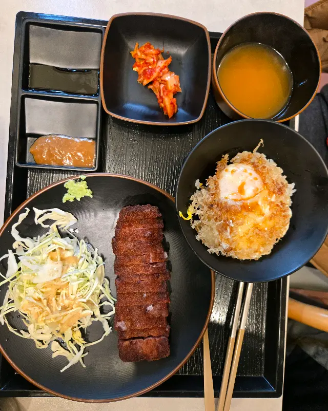 규카츠정식과 타마고 텐동 정식