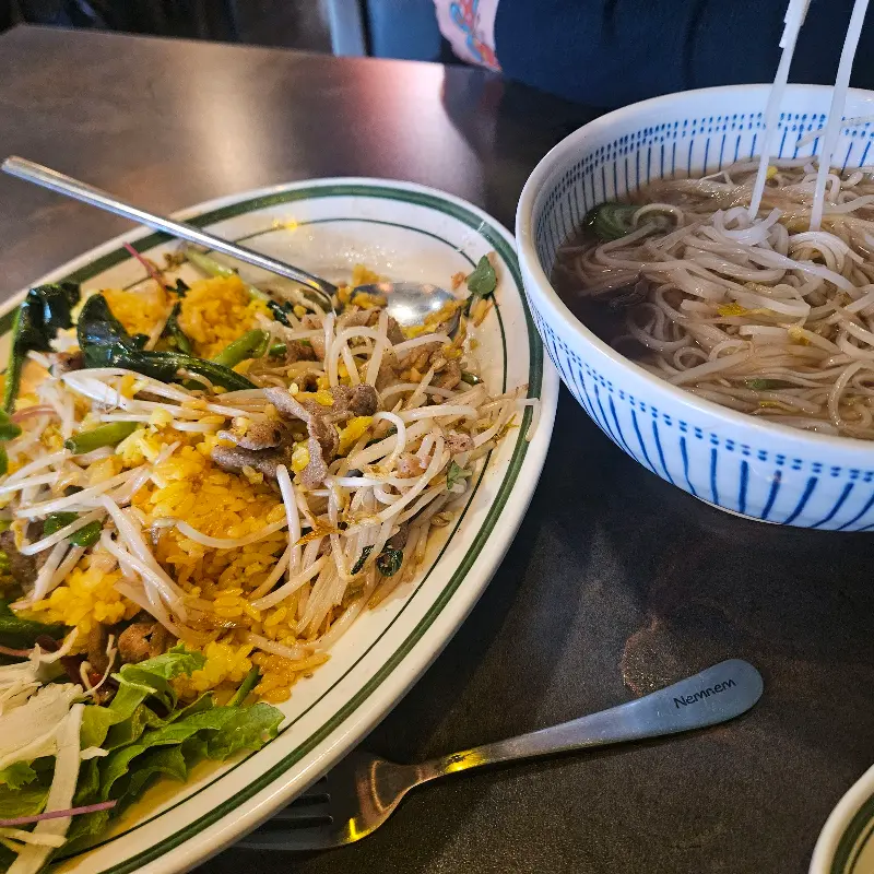 볶음밥과 쌀국수