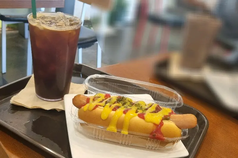 핫도그와 아이스 아메리카노