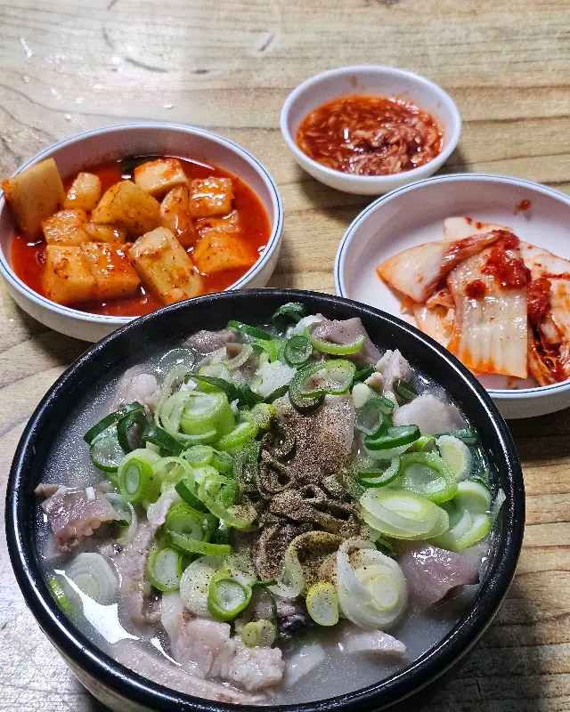깔끔하게 비운 돼지국밥