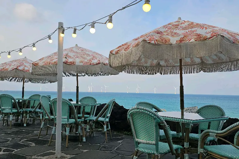 야외 테라스에서 즐기는 여유