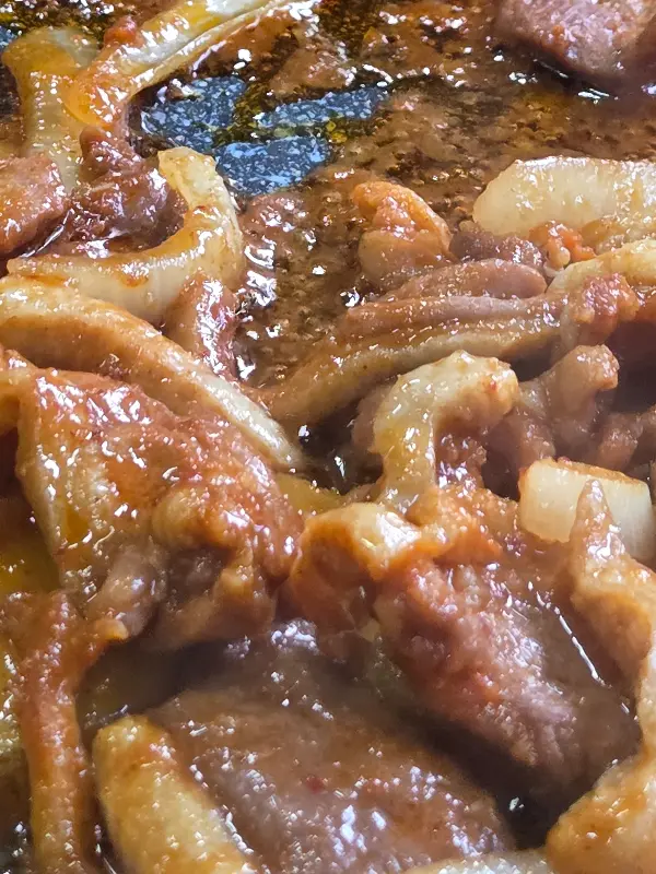 맛있게 익은 오리 주물럭