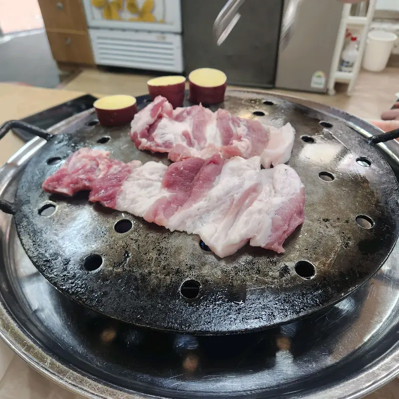 불판 위 생갈비