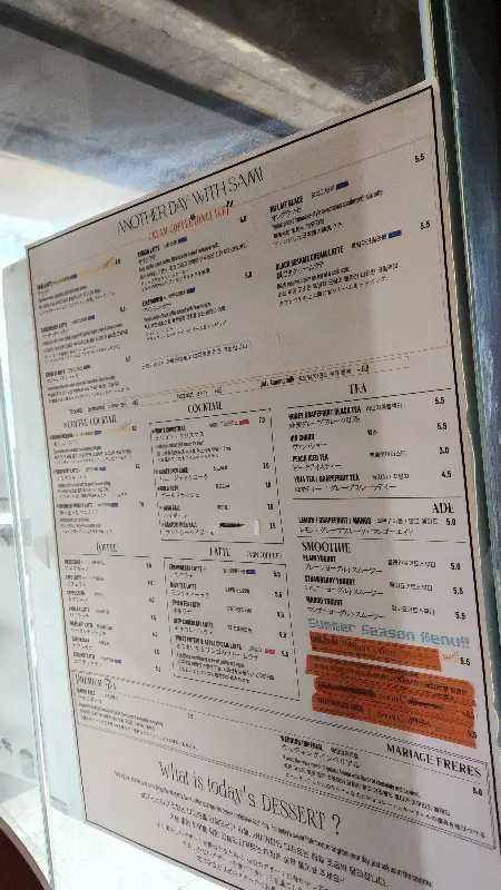 다양한 메뉴를 소개하는 메뉴판